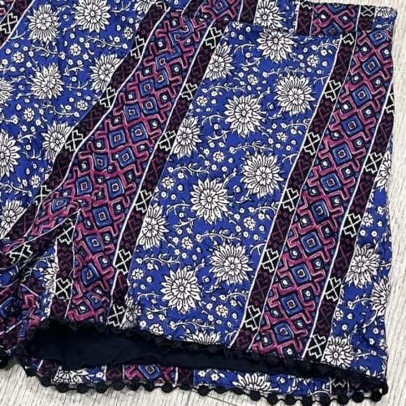 Hollister Floral Print Pattern Purple Blue Shorts Size 5 Crocket Pom Pom Edge - Picture 2 of 6